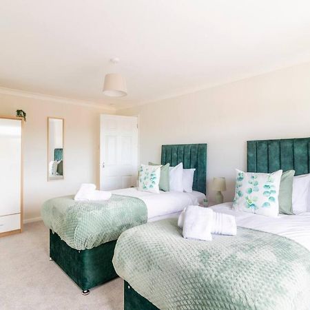 Wow! Seaview Beach Apartment Sleeps 6-Free Parking Bournemouth Kültér fotó